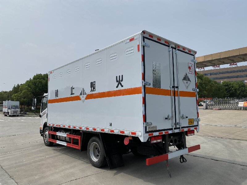 深圳到新疆塔城地區(qū)貨運(yùn)公司